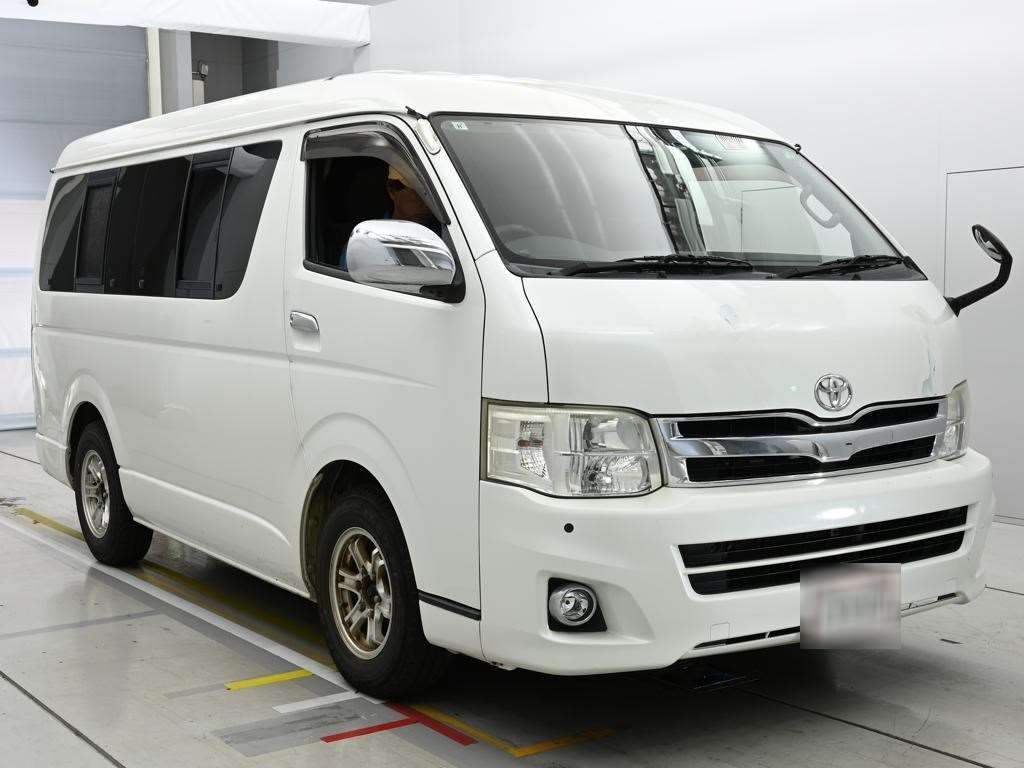 TOYOTA HIACE