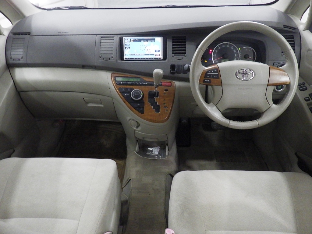 TOYOTA ISIS