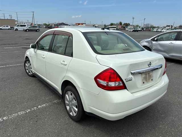NISSAN TIIDA LATIO