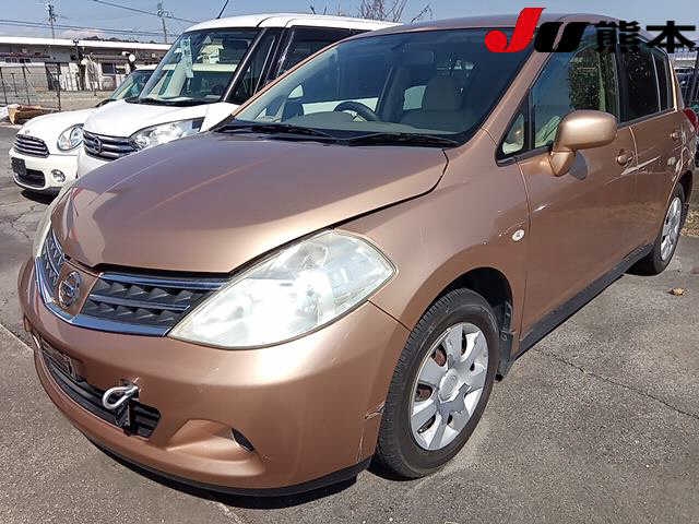 NISSAN TIIDA