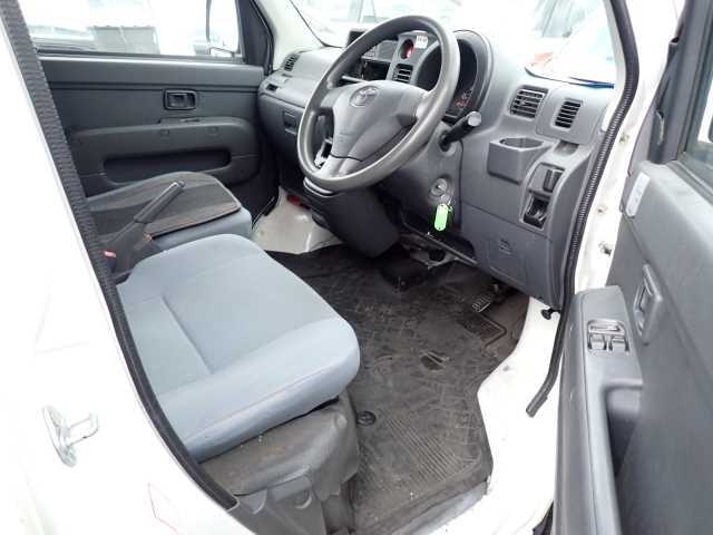 TOYOTA PIXIS VAN