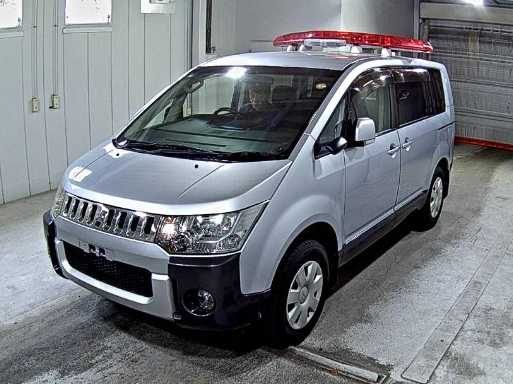 MITSUBISHI DELICA D:5