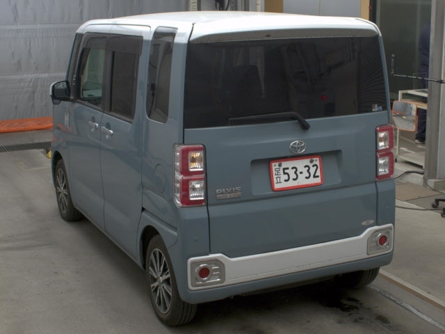 TOYOTA PIXIS MEGA
