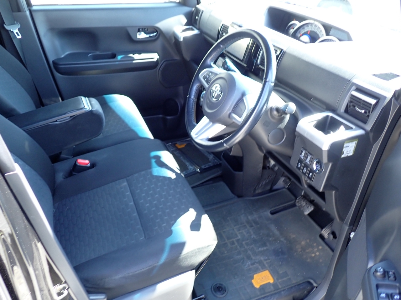 TOYOTA PIXIS MEGA