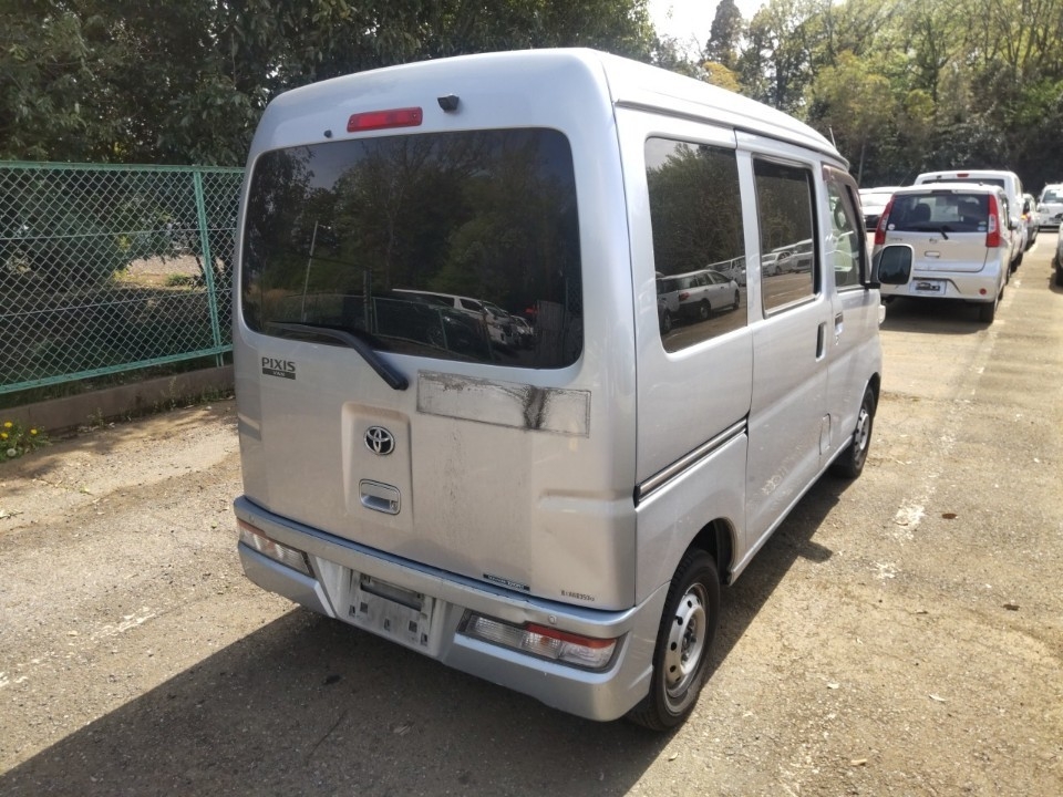 TOYOTA PIXIS VAN