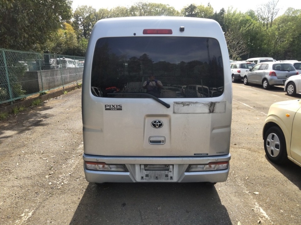 TOYOTA PIXIS VAN