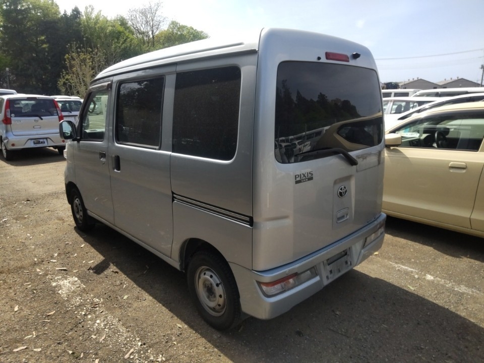 TOYOTA PIXIS VAN