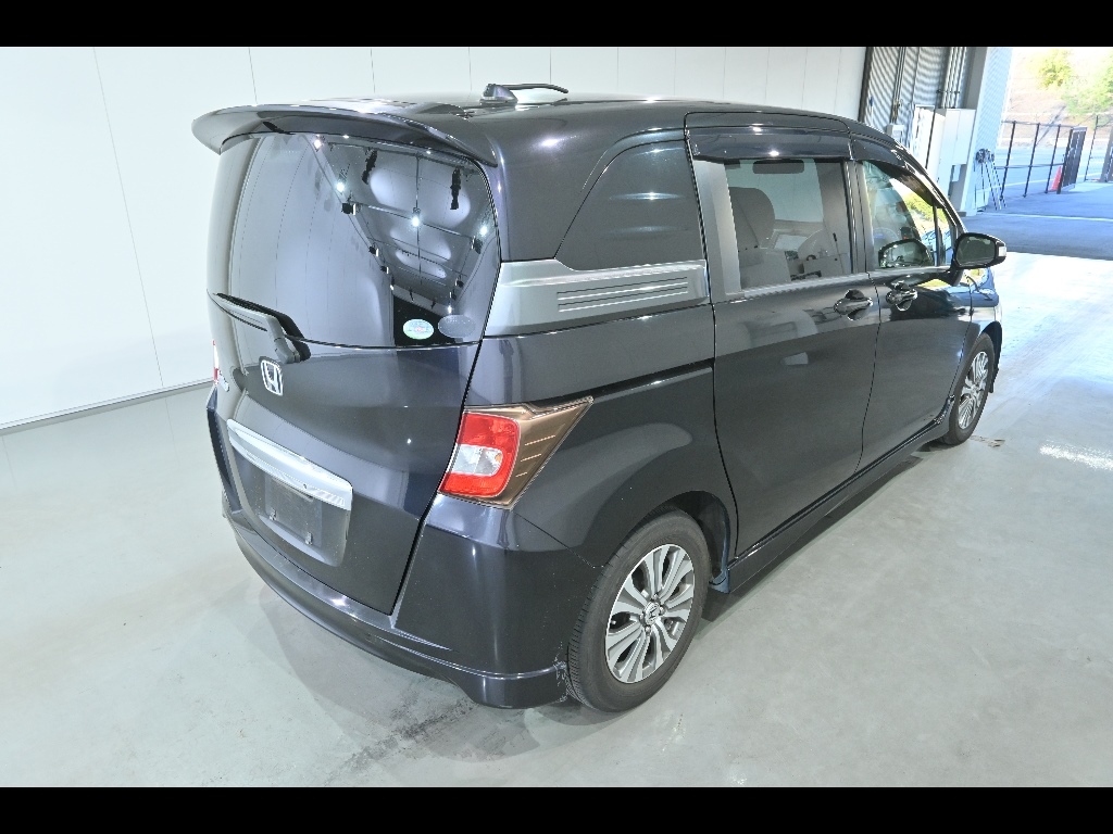 HONDA FREED SPIKE