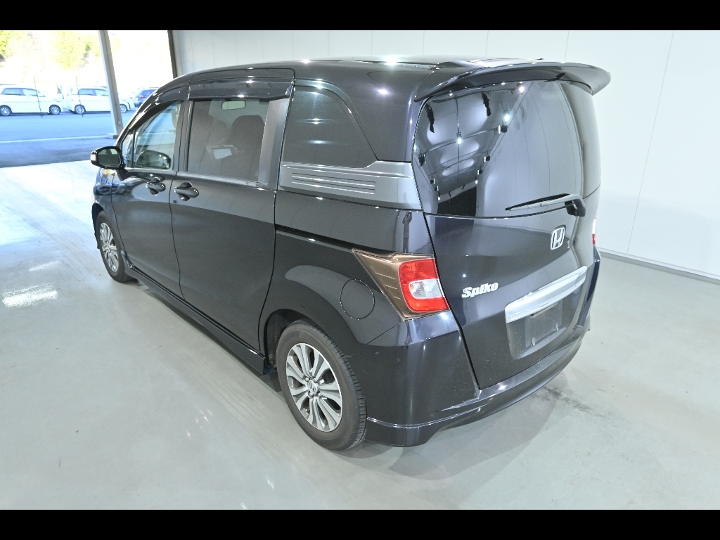 HONDA FREED SPIKE