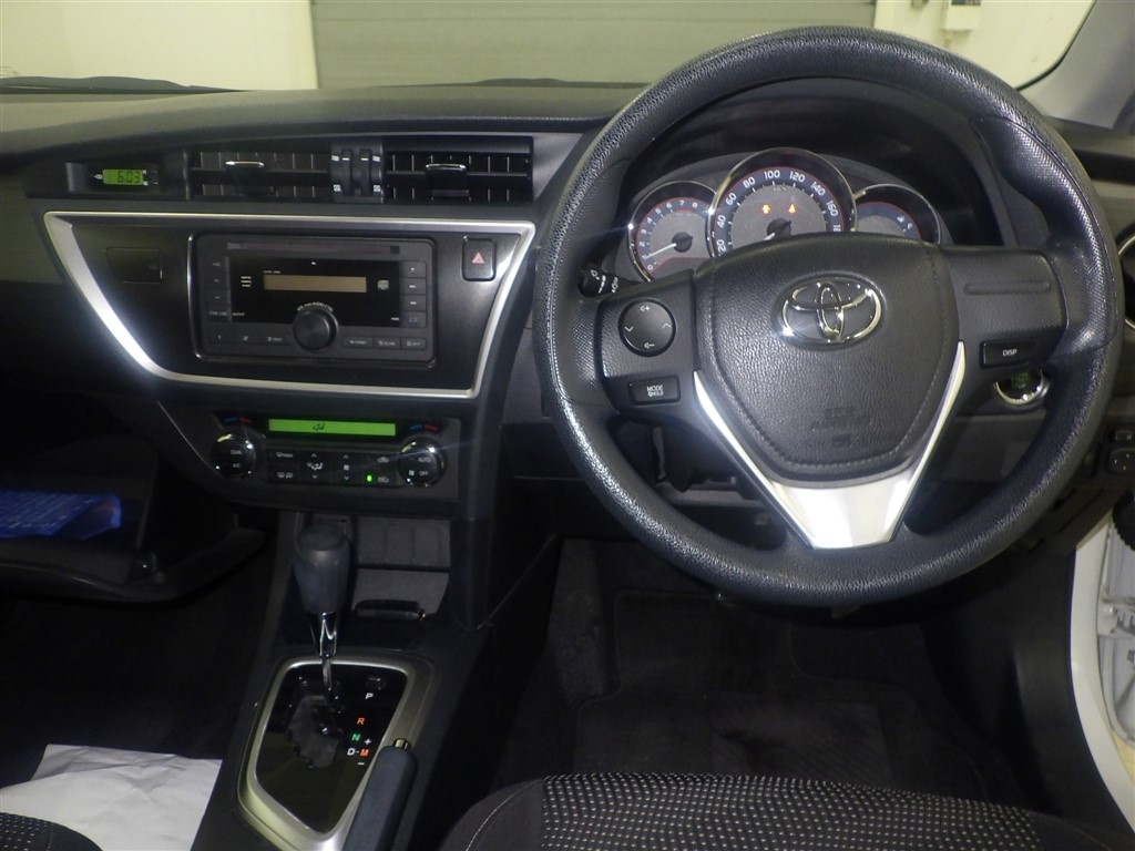 TOYOTA AURIS