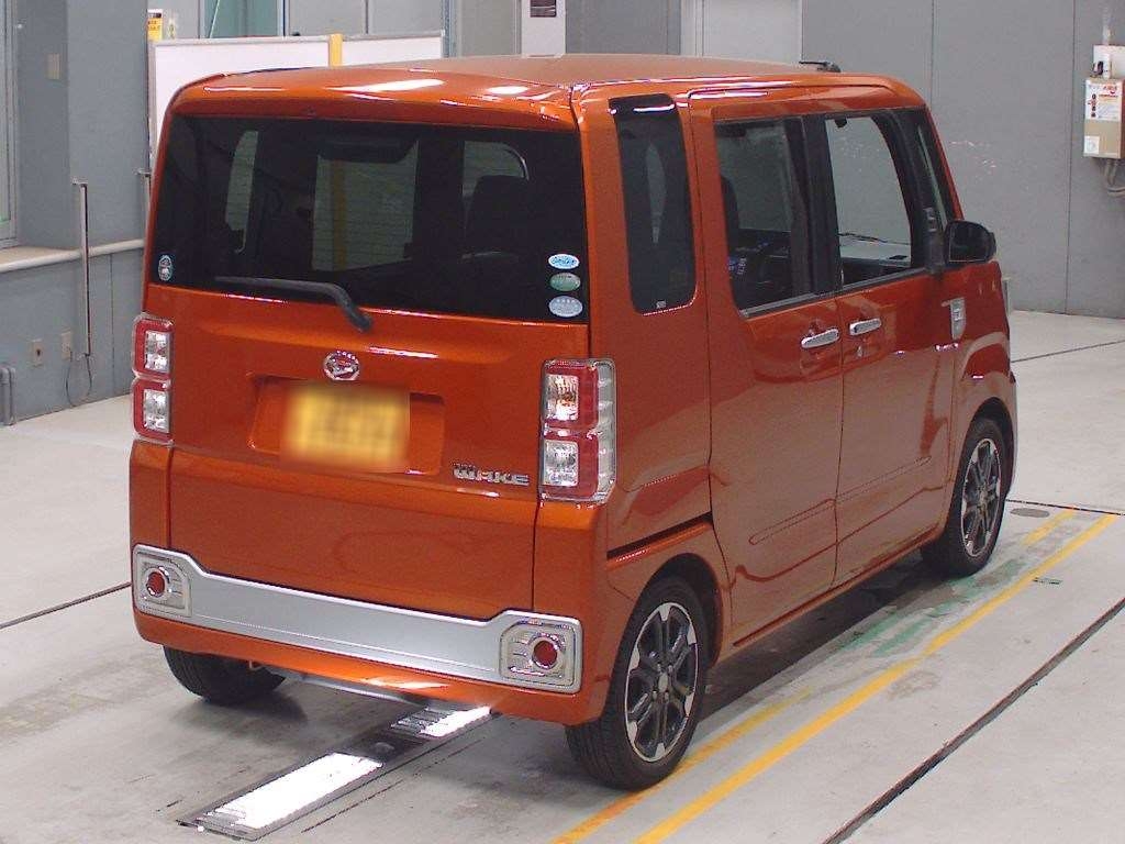 DAIHATSU WAKE