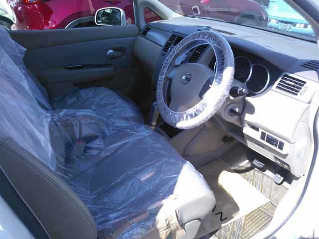 NISSAN TIIDA