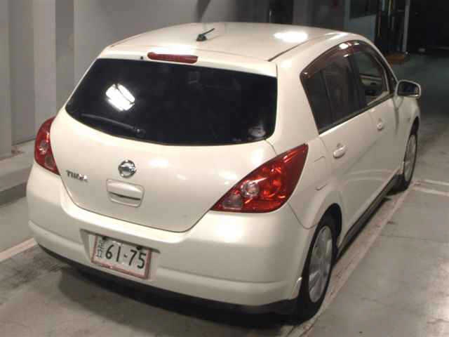 NISSAN TIIDA