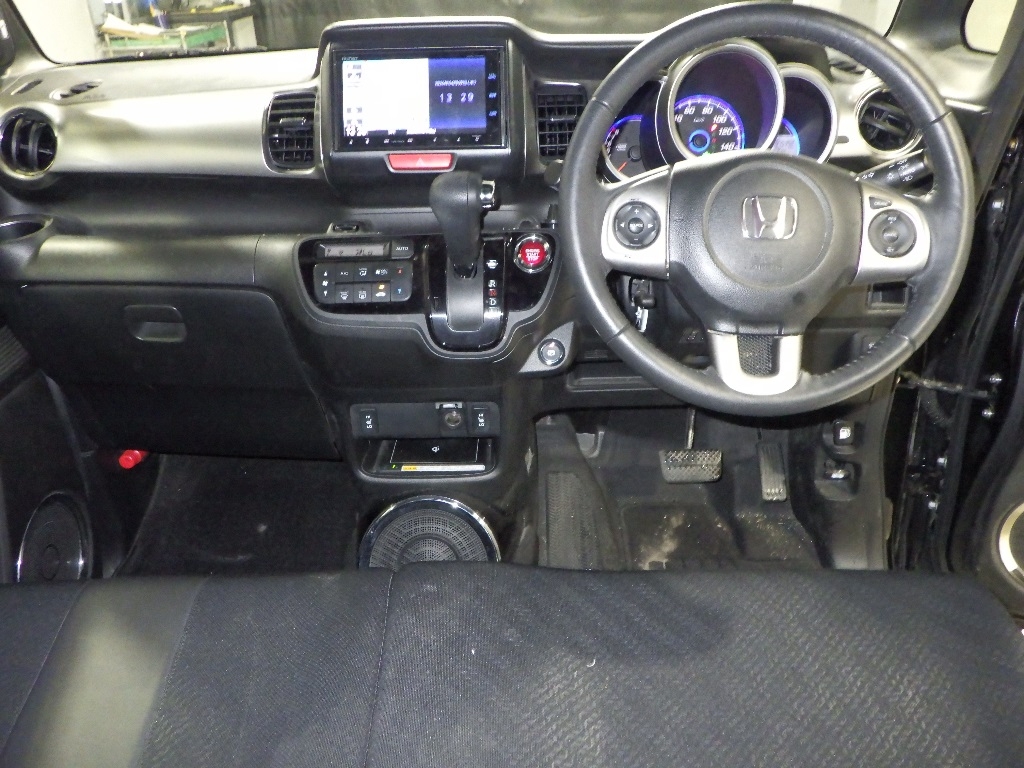 HONDA N-BOX SLASH