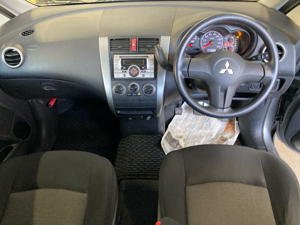MITSUBISHI COLT
