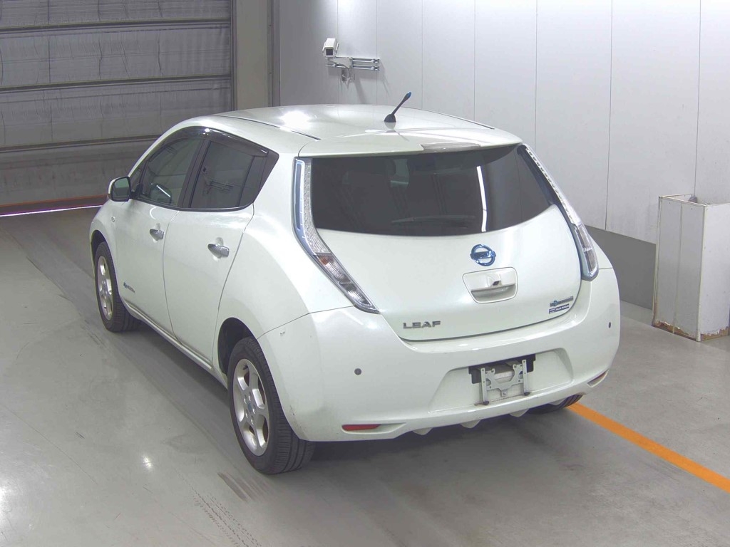 NISSAN LEAF