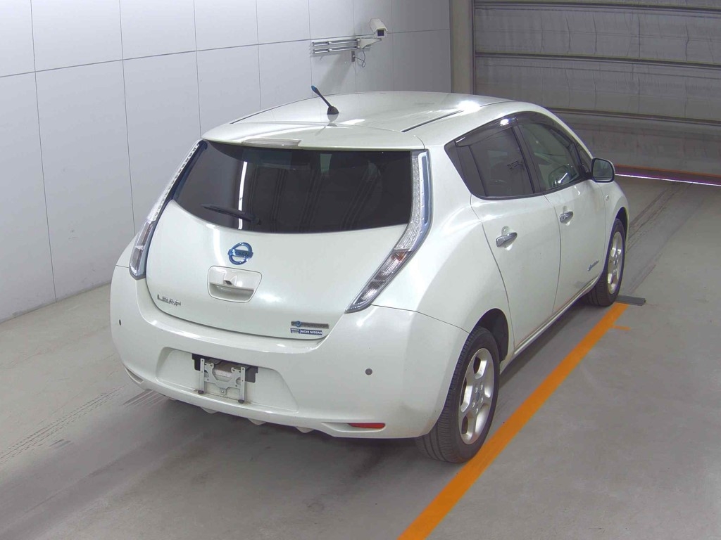 NISSAN LEAF