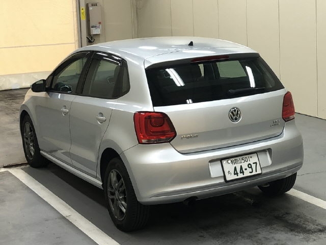 VOLKSWAGEN POLO