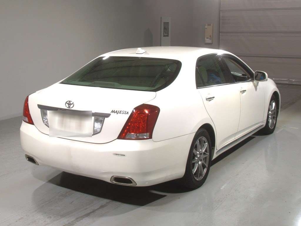 TOYOTA CROWN MAJESTA