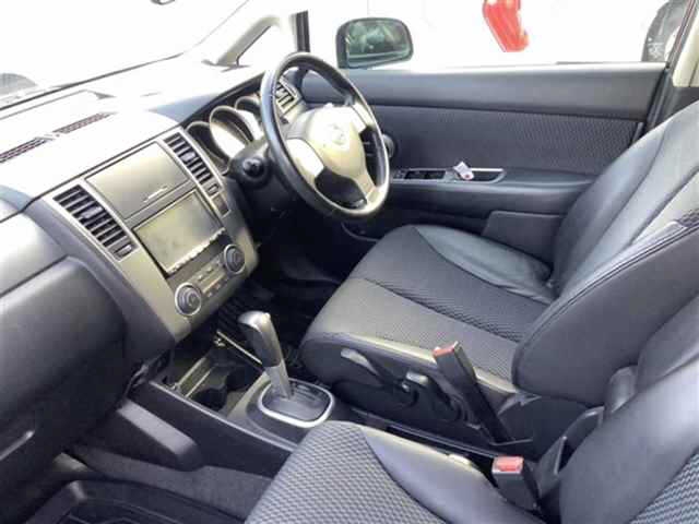 NISSAN TIIDA