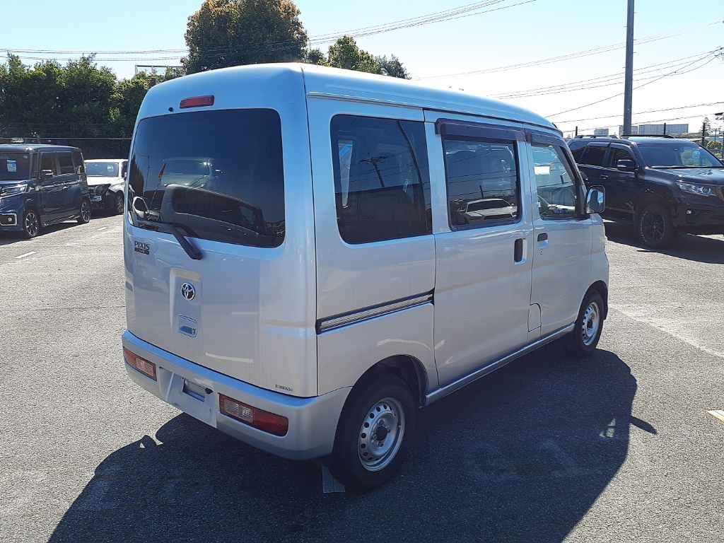 TOYOTA PIXIS VAN