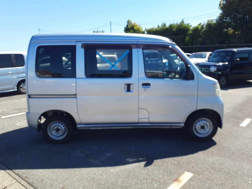 TOYOTA PIXIS VAN