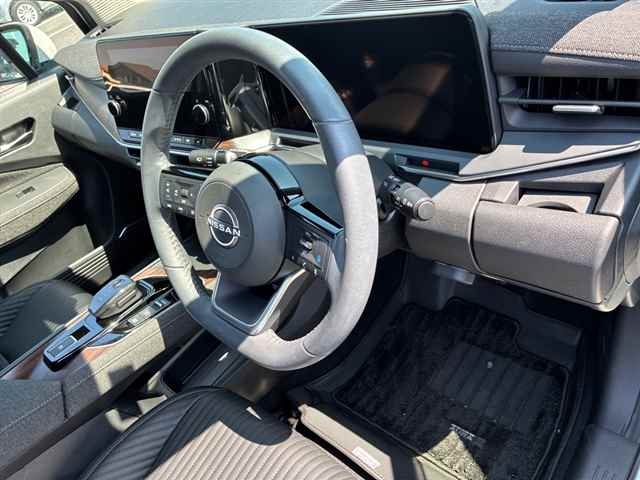 NISSAN AURA