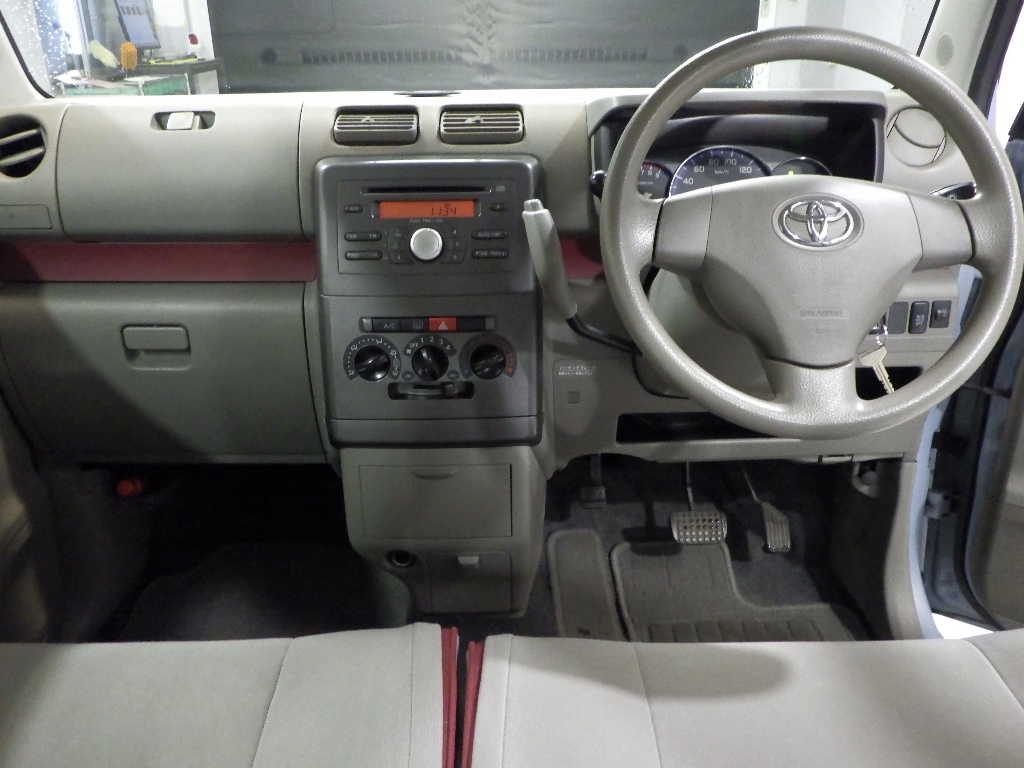TOYOTA PIXIS SPACE