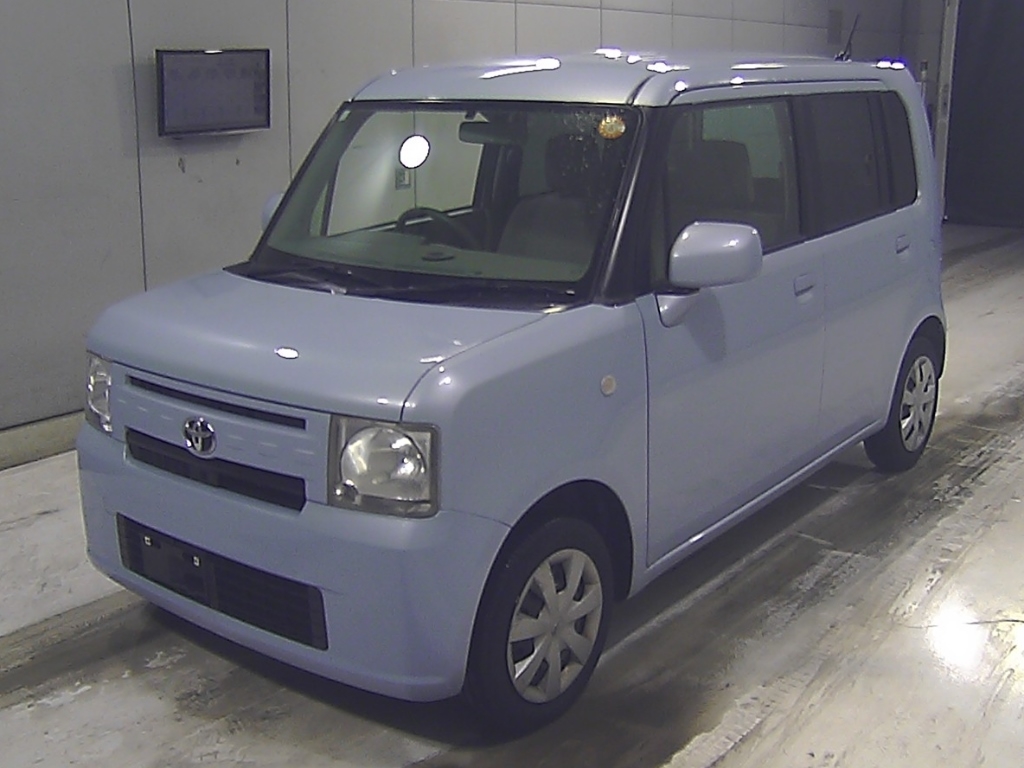 TOYOTA PIXIS SPACE