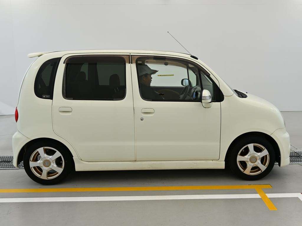 DAIHATSU MOVE LATTE