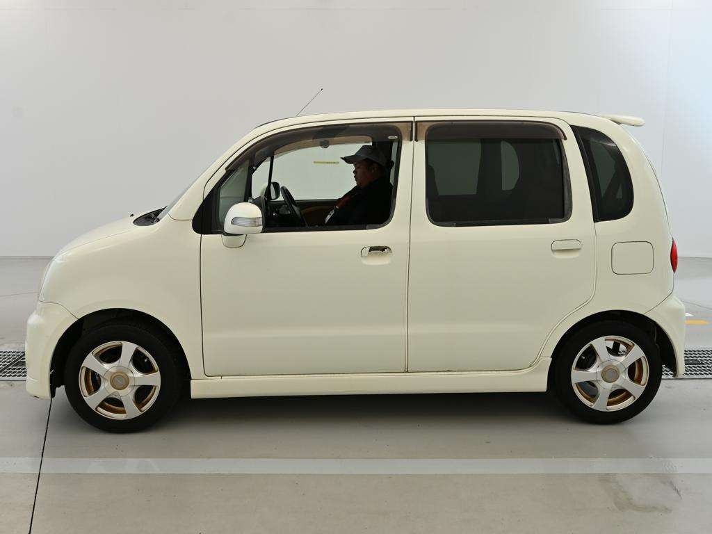 DAIHATSU MOVE LATTE