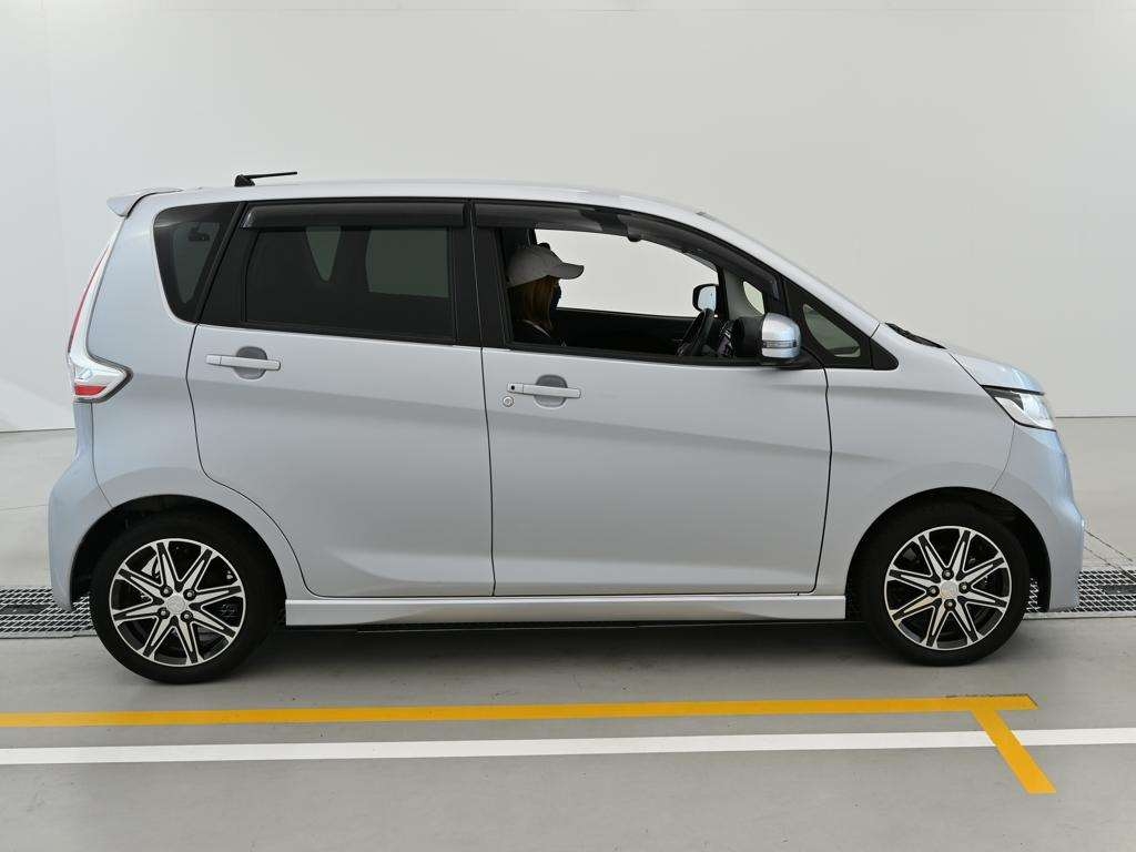 MITSUBISHI EK CUSTOM