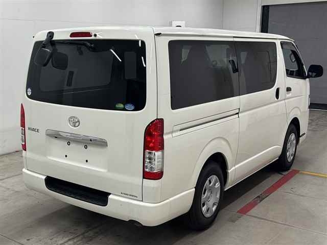 TOYOTA REGIUS ACE