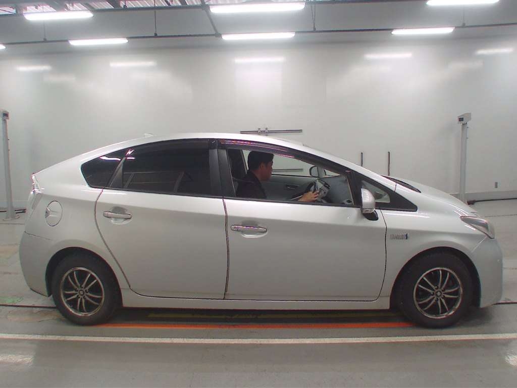 TOYOTA PRIUS PHV
