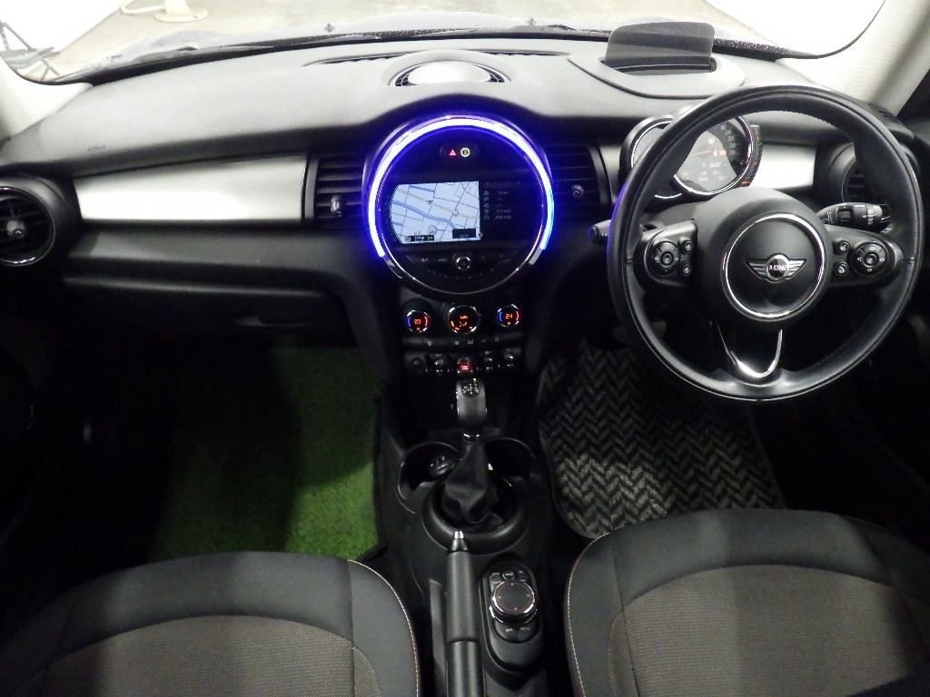 MINI HATCH
