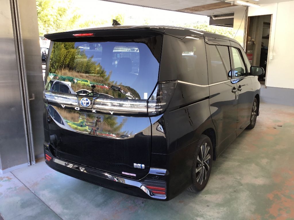 TOYOTA VOXY