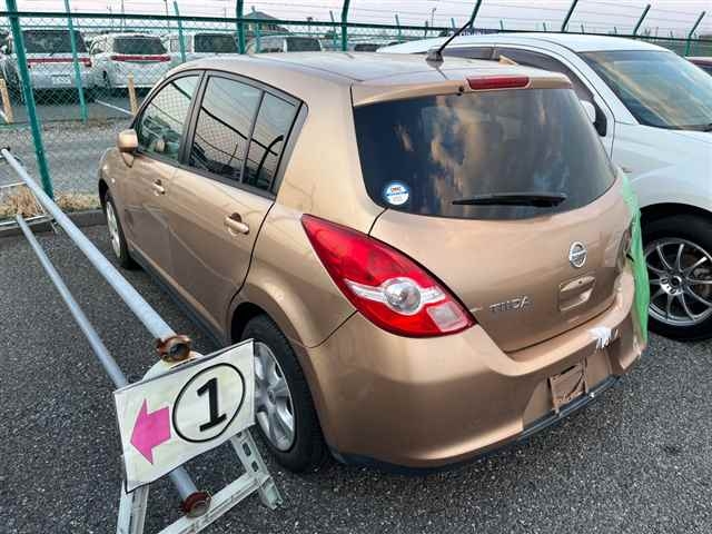 NISSAN TIIDA