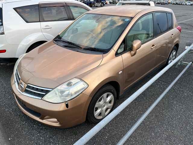 NISSAN TIIDA