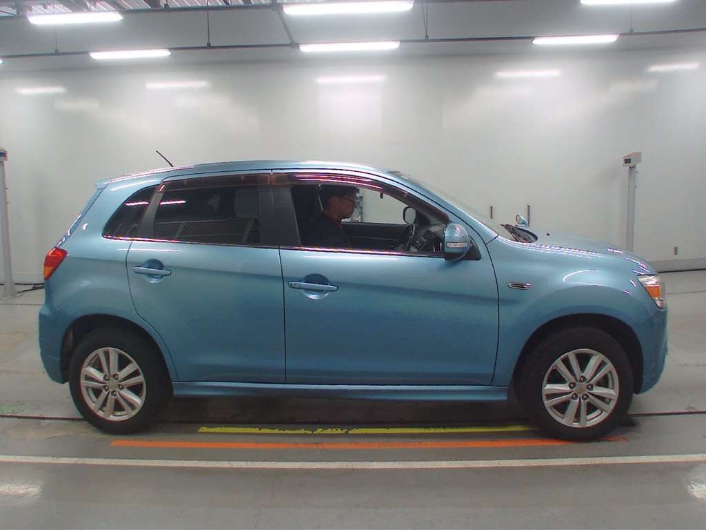 MITSUBISHI RVR