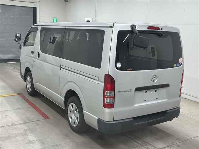 TOYOTA REGIUS ACE