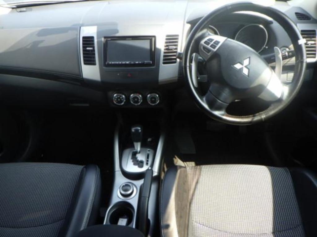 MITSUBISHI OUTLANDER