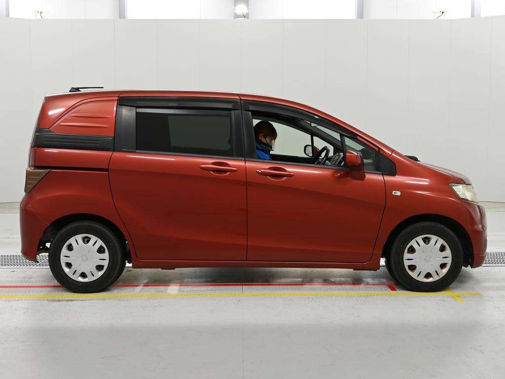 HONDA FREED SPIKE