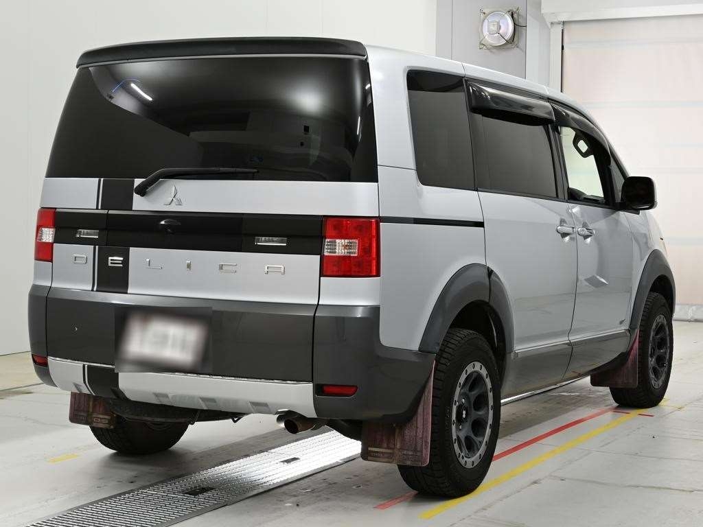 MITSUBISHI DELICA D:5