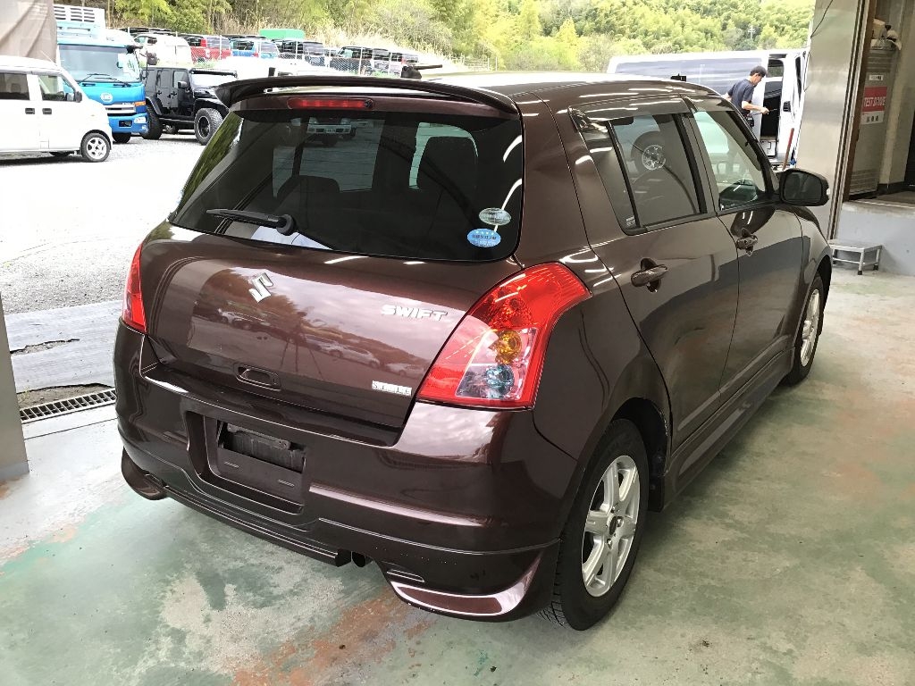 SUZUKI SWIFT