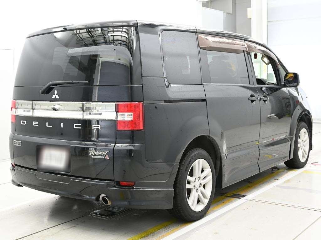 MITSUBISHI DELICA D:5