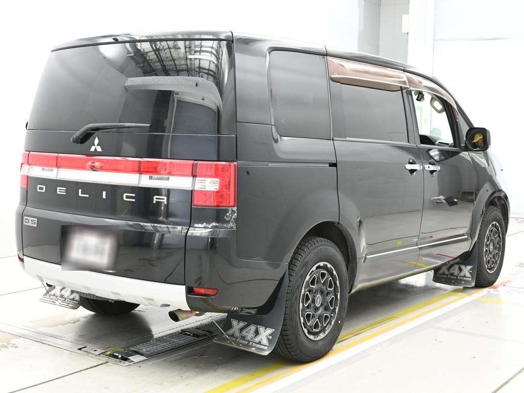 MITSUBISHI DELICA D:5