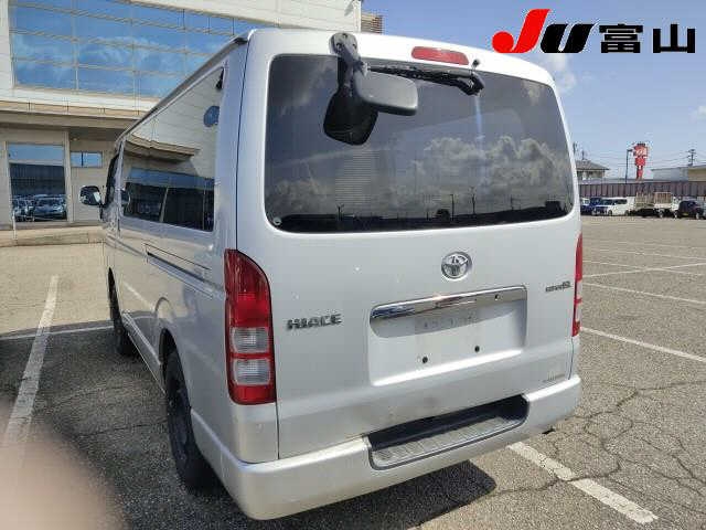 TOYOTA REGIUS ACE