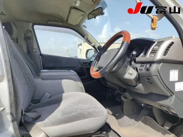 TOYOTA REGIUS ACE