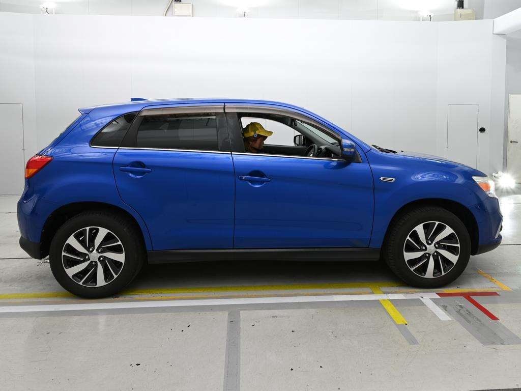 MITSUBISHI RVR