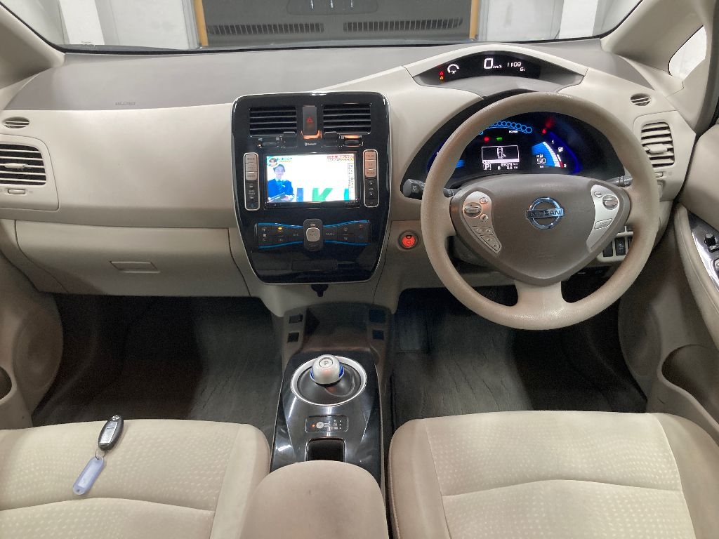 NISSAN LEAF